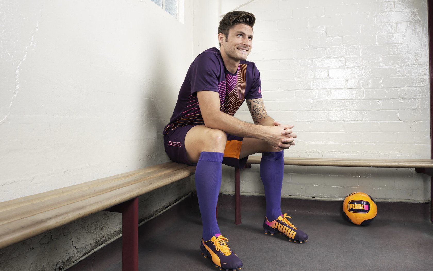 开云世界杯2026-冰与火之歌,蒂姆在季节裂缝中点燃的网球场